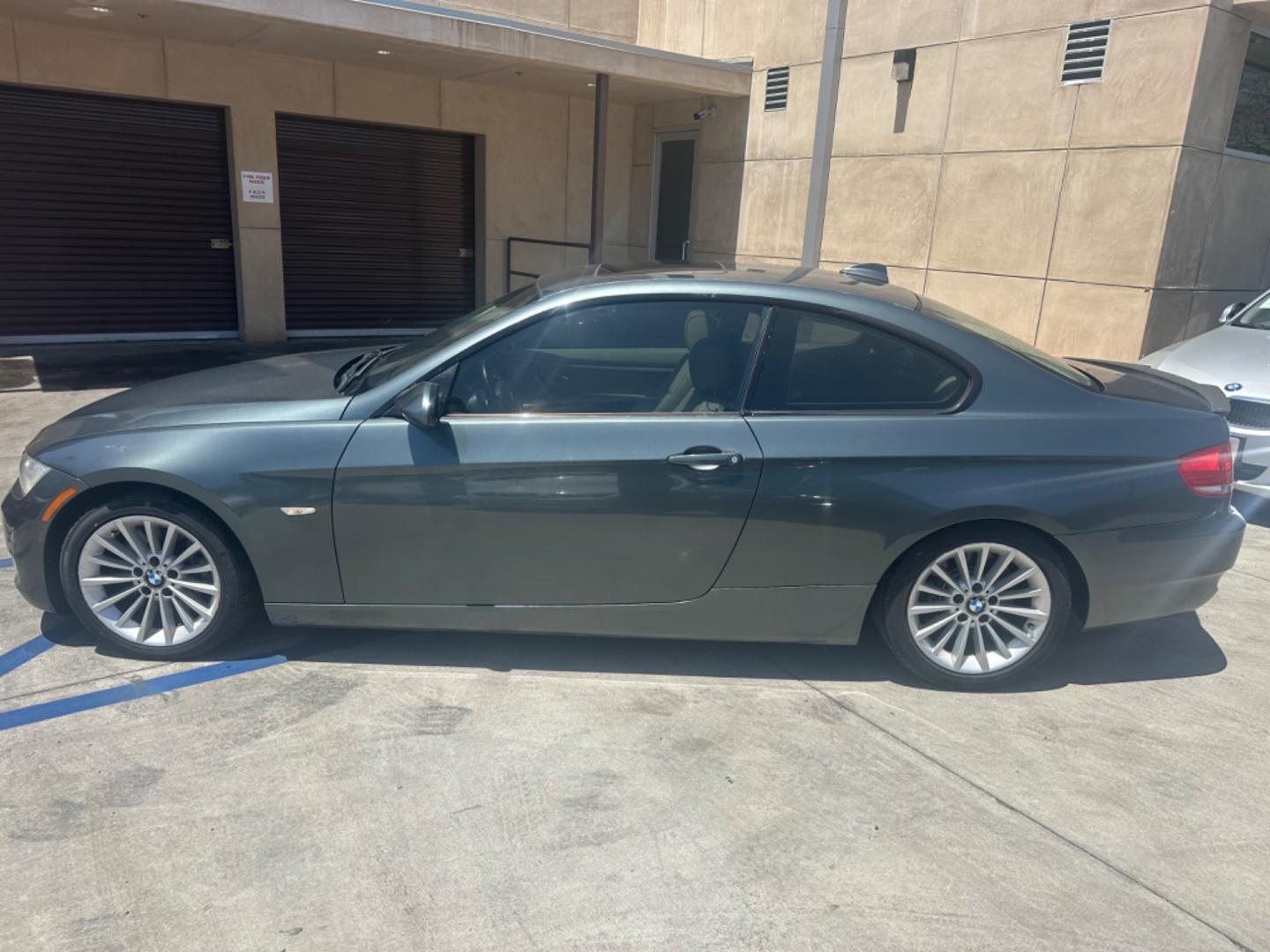 2009 Gray /BEIGE BMW 3-Series 335i Coupe (WBAWB73589P) with an 3.0L L6 DOHC 24V engine, AUTOMATIC transmission, located at 30 S. Berkeley Avenue, Pasadena, CA, 91107, (626) 248-7567, 34.145447, -118.109398 - Looking for a stylish and powerful vehicle in Pasadena, CA? Explore our inventory to find the impressive 2009 BMW 3-Series 335i Coupe, available now at our dealership! As your trusted Buy Here Pay Here (BHPH) dealer serving Los Angeles County, we specialize in providing top-quality used cars and sea - Photo#2